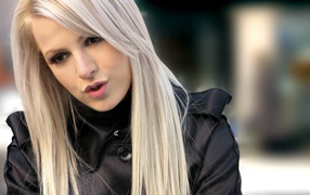 Polly Genova, Болгария