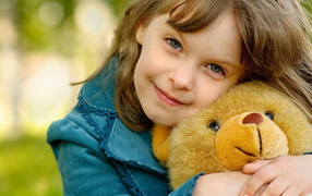 Девочка с мишкой
