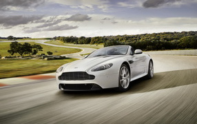 Aston Martin-V8 2012