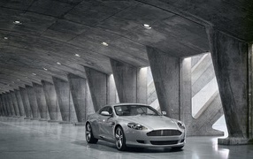 Шикарный Aston Martin