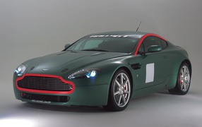 Гоночный автомобиль Aston Martin