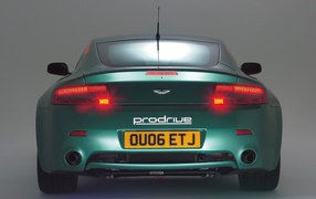 Aston Martin вид сзади