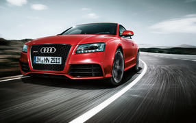 Audi RS5 мчаться на встречу мечтам
