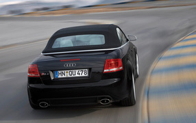 RS4 вид сзади