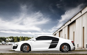 суперкар Audi R8 V10