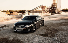 Черная Audi S5
