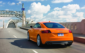  Ауди ТТ-S движение вперед