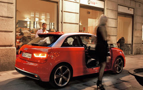 Ауди А1 движение по родному ночному городу