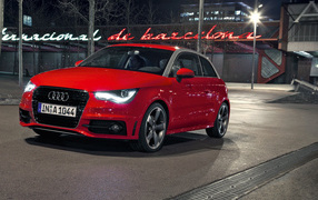 Audi A1по ночному городу