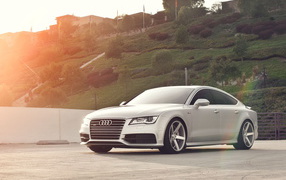 Серебристая Audi A7 Sportback
