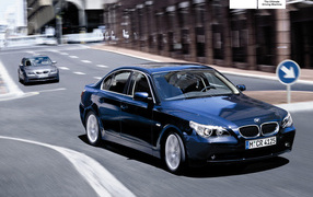 Машина марки BMW 5