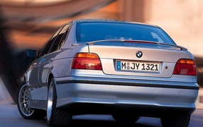 BMW 528i в городе