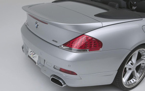 Автомобиль BMW 645 вид сзади