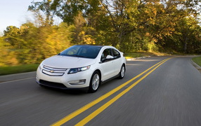 Chevrolet-Volt-White