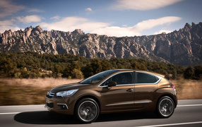 2012 Citroen-DS4