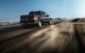 Форд Эксплорер Спорт уезжая вдаль