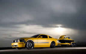 Форд Мустанг с прицепом