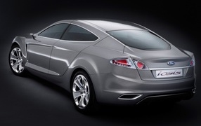 Ford Iosis вид сзади