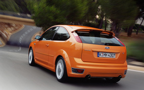 Красивый автомобиль Ford Focus