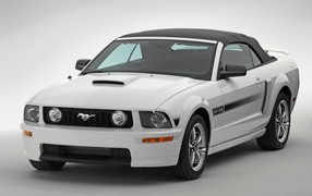 Белый Ford GT Special