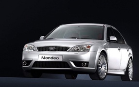Серебряный Ford Mondeo