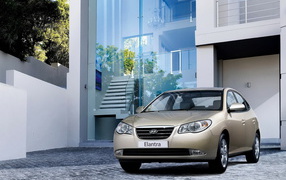 Хендай Элантра во дворе