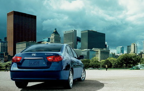 Хендай Элантра в городском парке