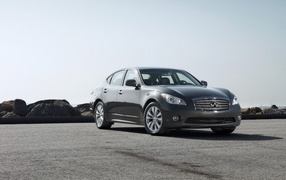 Infiniti M56