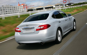 Инфинити М35