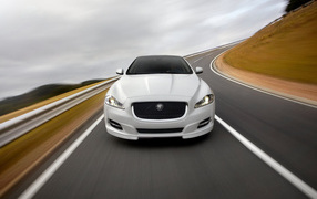 Jaguar-XJ Sport