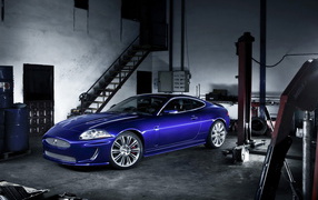 Синий Ягуар XKR