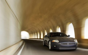 Jaguar XKR автомобиль зверь