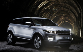 Range Rover Evoque в тоннеле