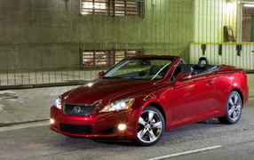 Лексус IS-350C в красном цвете