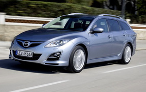 Мазда 6 универсал в движении