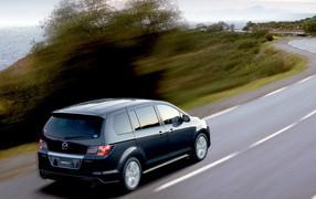 Мазда MПВ движение вперед