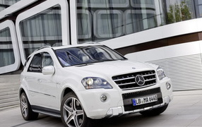 Mercedes-Benz-ML 63 AMG 2011