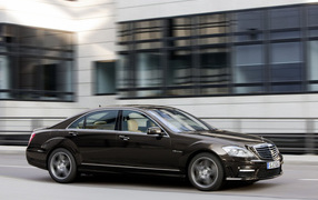 Мерседес Бенц S63 AMG 2011