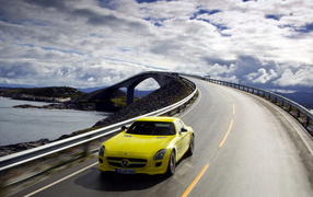 Мерседес Бенц SLS AMG