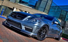 Мерседес Бенц E63 AMG