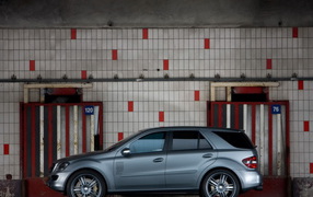 Мерседес Бенц МЛ 500 Ураниум в боксе