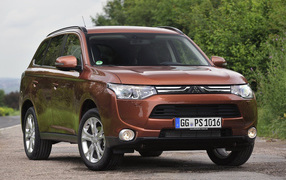 Mitsubishi-Outlander 2013