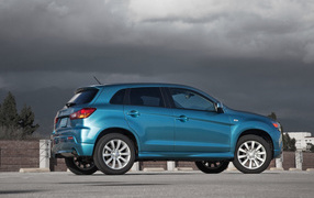 Митсубиши CUV