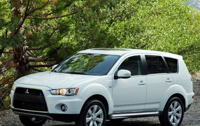 Mitsubishi Outl GT