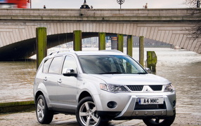 Митсубиши Аутлендер