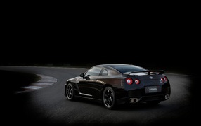 Черный Нисан