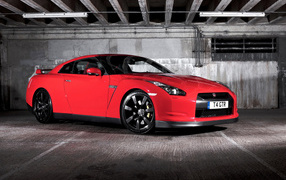 Nissan-GT-R