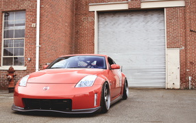 Красный Nissan 350Z