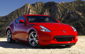 Ниссан 370z в красном кузове