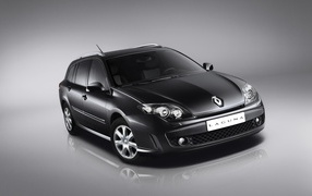 Черная Renault Laguna